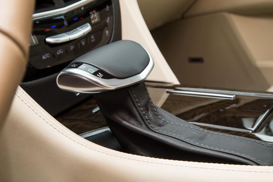 Детали интерьера Cadillac CT6 Platinum 2016 года  (WW) (фото 39 из 42)